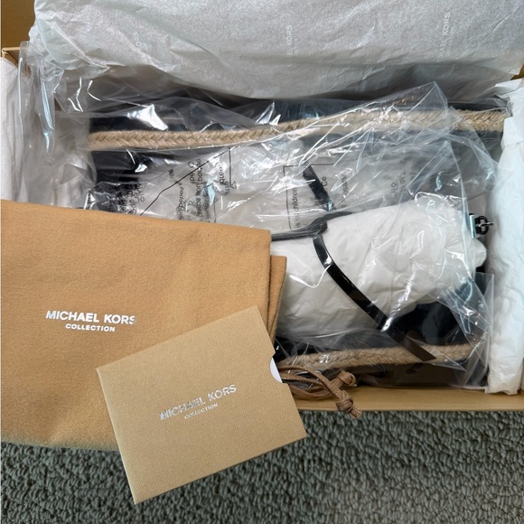 MICHAEL KORS COLLECTION Annabeth Leather Sandal 41 (US10) - Picture 6 of 7